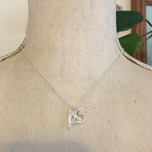 Ladies valentine silver plated heart pendant on chain NIB - Picture 7 of 9
